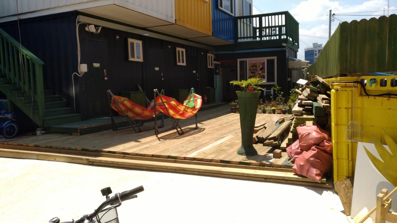 גנגנאונג Ocean Capsule Guesthouse מראה חיצוני תמונה