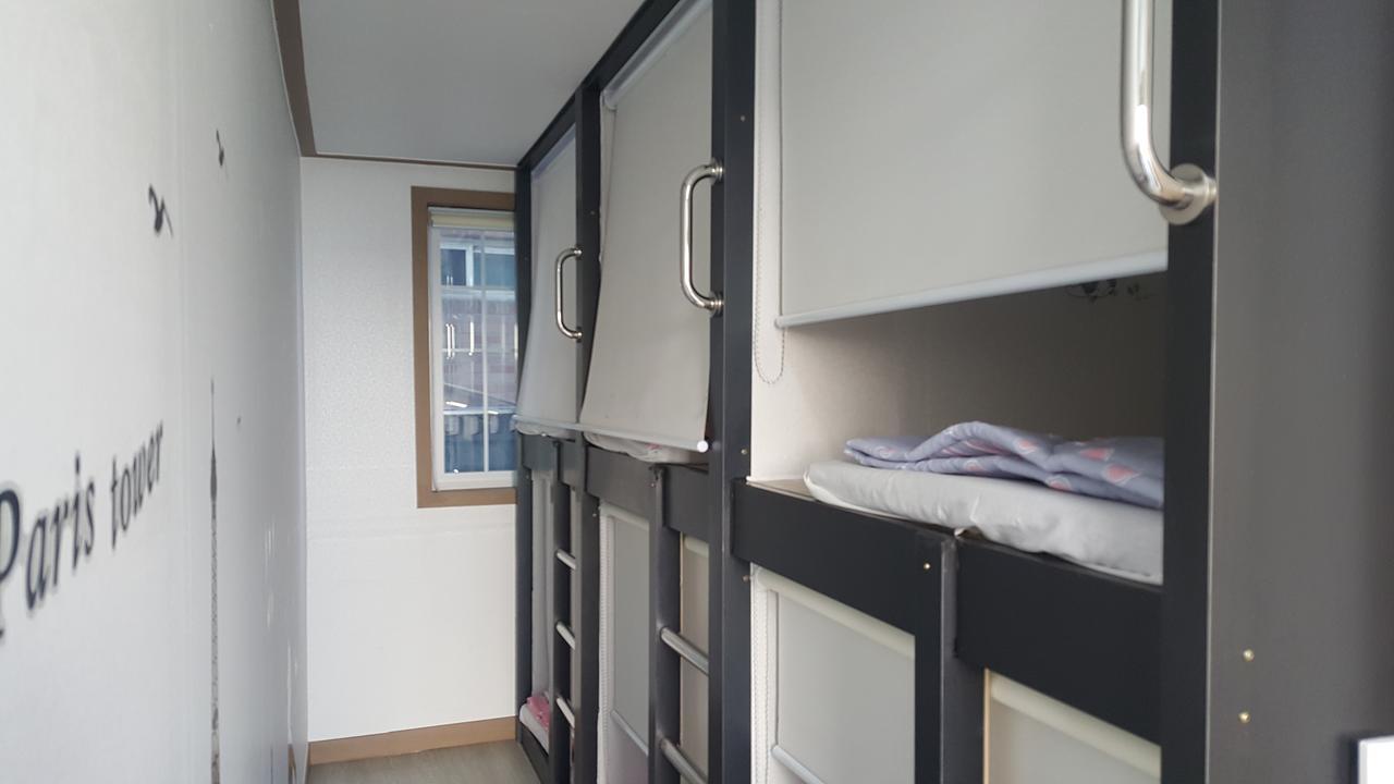גנגנאונג Ocean Capsule Guesthouse מראה חיצוני תמונה